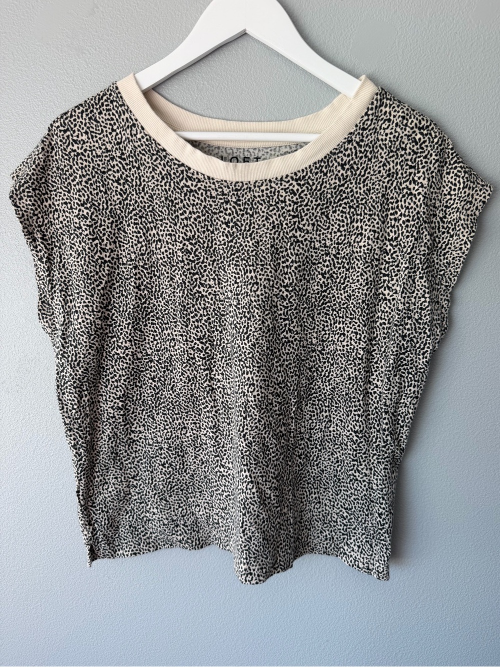 Loft cream black animal print boxy cap sleeve tee Women’s sz M